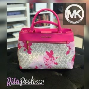 🛍Micheal Kors pink logo Hailee satchel purse